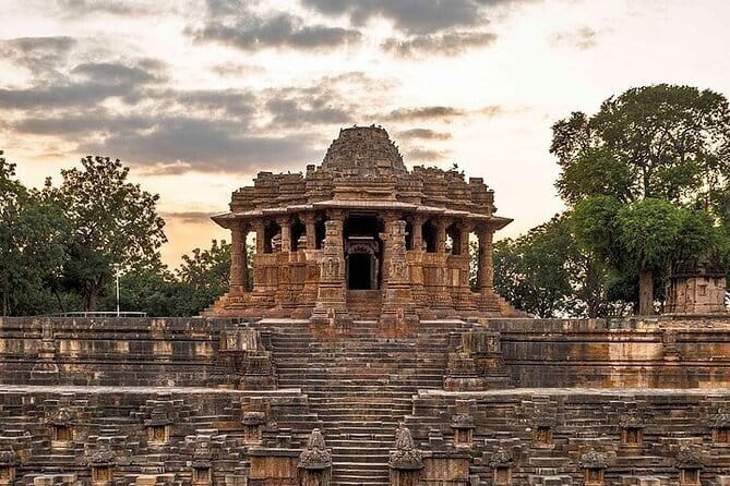Easy Private Tour at Sun Temple and Rani Ki Vav by Car - Key points to know before booking