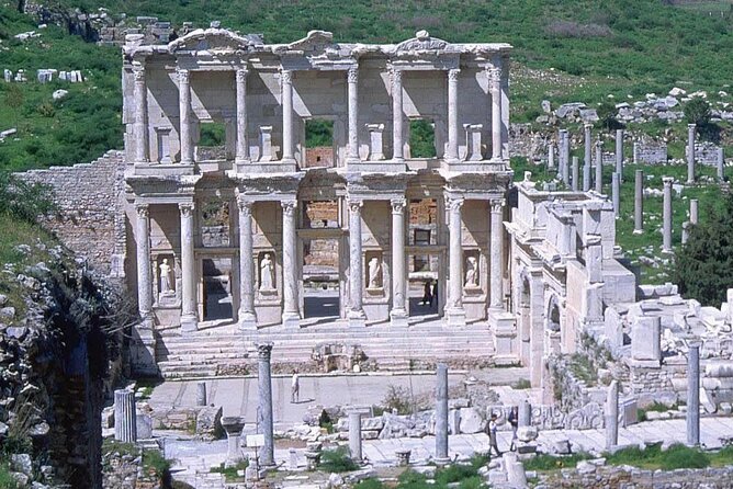 Ephesus and Temple of Artemis Private Tour from Kusadasi Port - Meeting your guide at Kusadasi Port