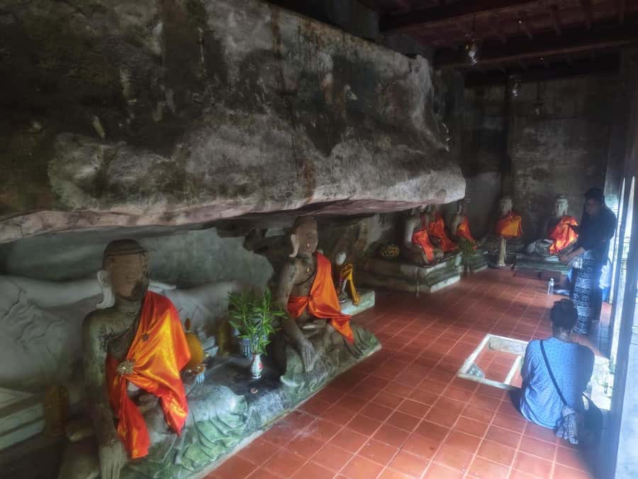 Ex-monk city & temples walking tour: (3.5 hours / 1.7 km.) - Who should book this temple walk?