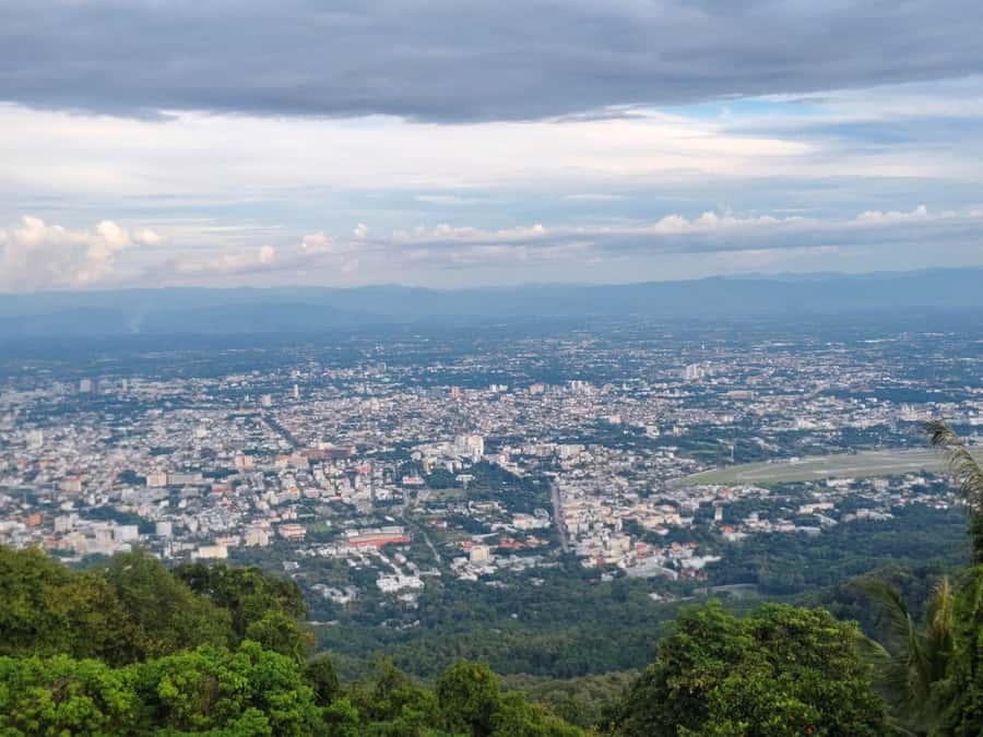 Ex-monk city & temples walking tour: (3.5 hours / 1.7 km.) - A guide-led experience, not a temple checklist
