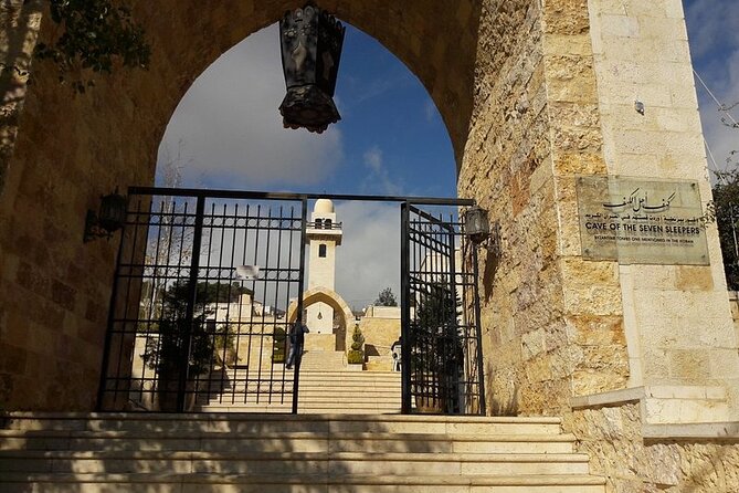Exploring Shrines, Mosques, and Holy Landmarks Private Tour - Abu Darwish Mosque and the hills of Amman