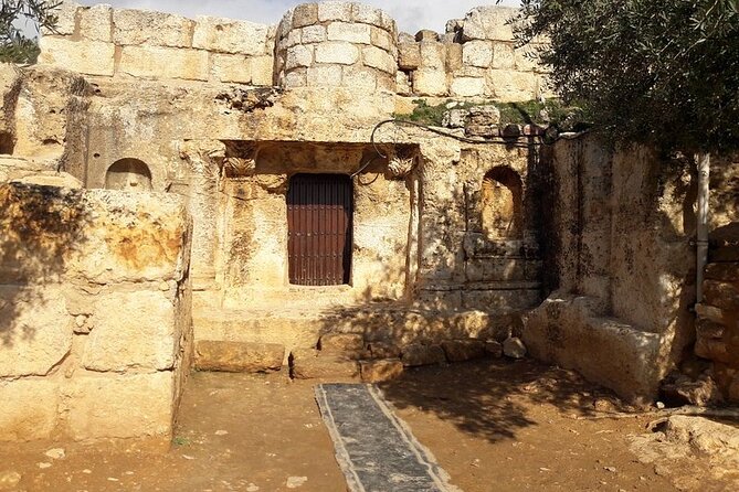 Exploring Shrines, Mosques, and Holy Landmarks Private Tour - The Blessed Tree offers the quietest pause