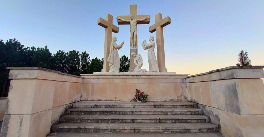 Fátima Private Tour: Shrine| Sacred Path |Shepherds House - Hungarian Calvary and the church linked with baptism