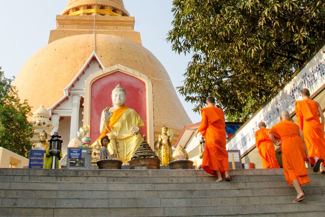 Floating Market with Great Pagoda Temple and Wat Sam Phran - Maeklong Railway Market: Thailand’s most unusual shopping street