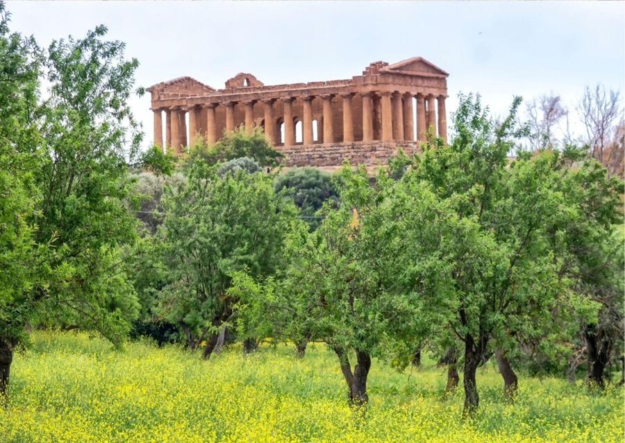From Agrigento to Siracusa: Valley of Temples & Roman Villa - Should you book this Agrigento to Siracusa tour?