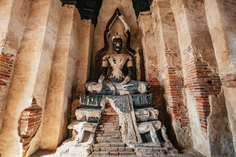 From Bangkok: Ayutthaya Temples Guided Tour with Lunch - Wat Mahathat: the Buddha head among the roots