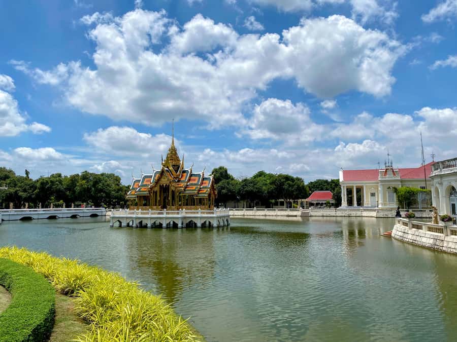 From Bangkok: Ayutthaya Temples Tour with Bang Pa-In Palace - What the guide adds to the day