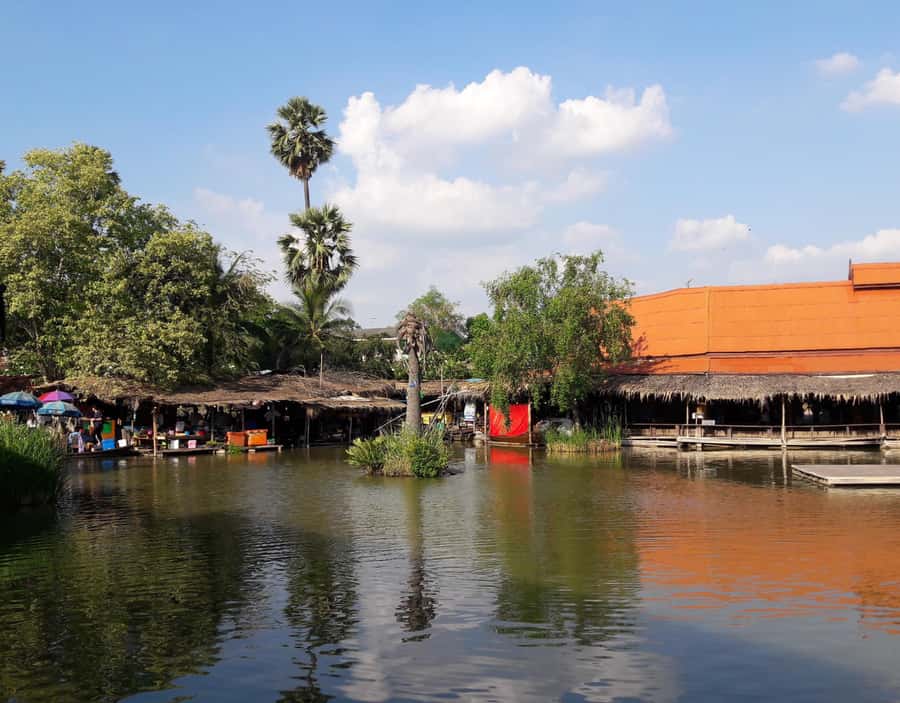 From Bangkok: Private Guided Tour of Ayutthaya’s 6 Temples - Wat Ratchaburana reveals royal ambition