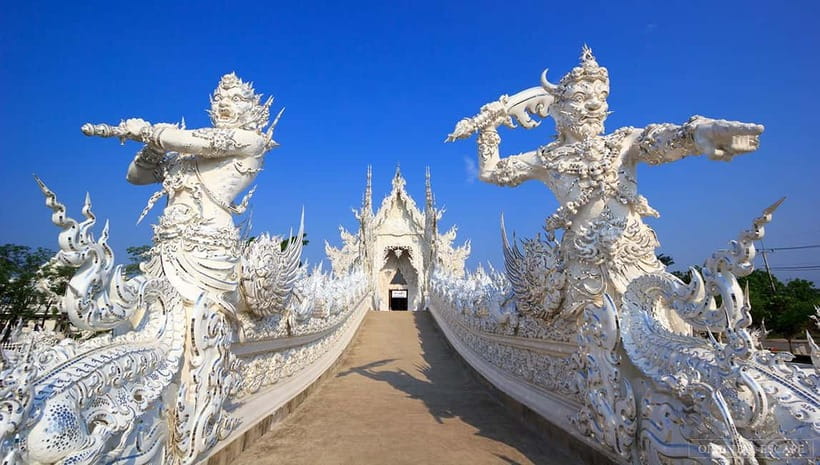 From Chiang Mai : 3 Temples & Golden Triangle with Lunch - The Golden Triangle at the meeting point of three countries