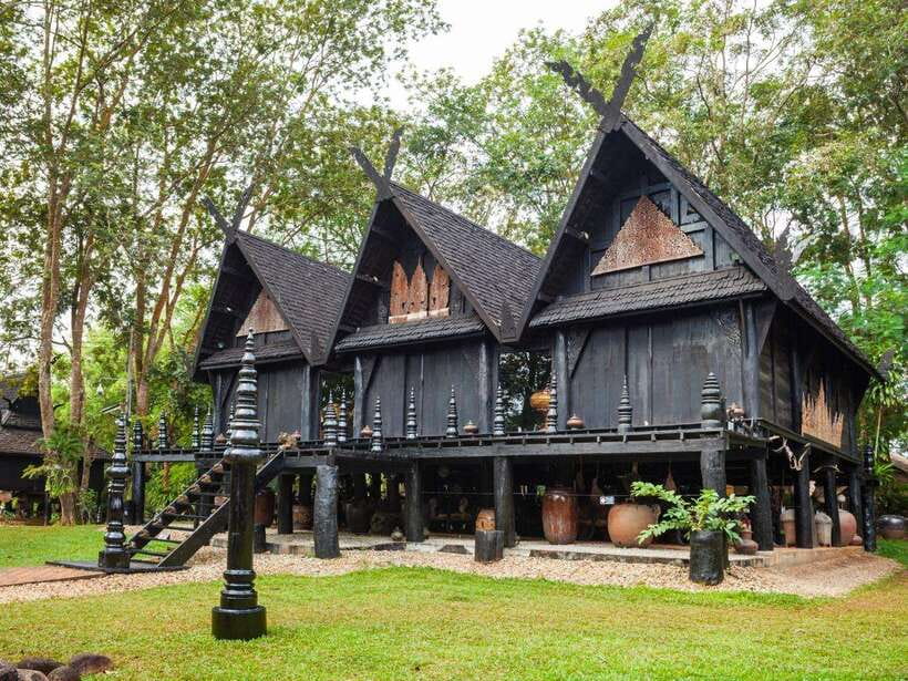 From Chiang Mai: Chiang Rai Famous Temples Guided Tour - Baan Dam Museum, the Black House