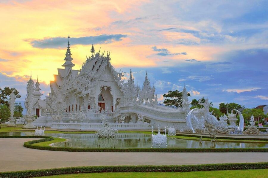 From Chiang Mai: Chiang Rai's Temples Exploration Day Trip - Lunch and the Midday Reset