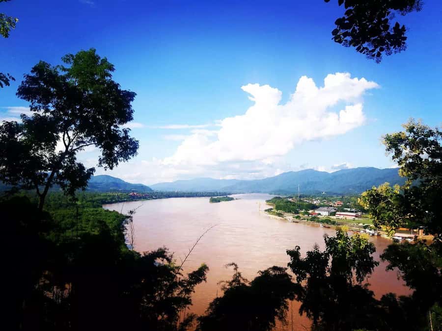From Chiang Mai: Chiang Rai Temples and Golden Triangle Tour - Lunch keeps the schedule moving