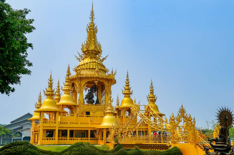 From Chiang Mai: Chiang Rai Temples Tour - What the guides add to the experience