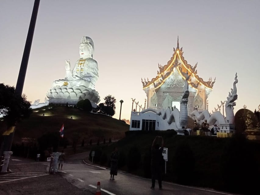 From Chiang Mai: Day Trip Chiang Rai White, Blue, Red Temple - Huay Pla Kang and the giant Kuan Yin