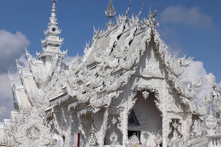 From Chiang Mai: Day Trip Chiang Rai White, Blue, Red Temple - Who should book this trip