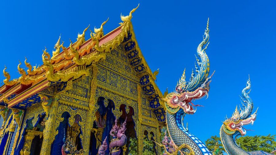 From Chiang Mai: White Temple, Blue Temple & Black House - How the guides can shape the day