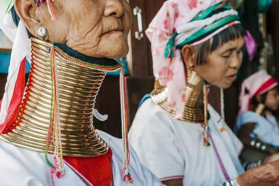 From Chiang Rai: Famous Temples and Golden Triangle Day Tour - The Black House, Where Art Turns Dark