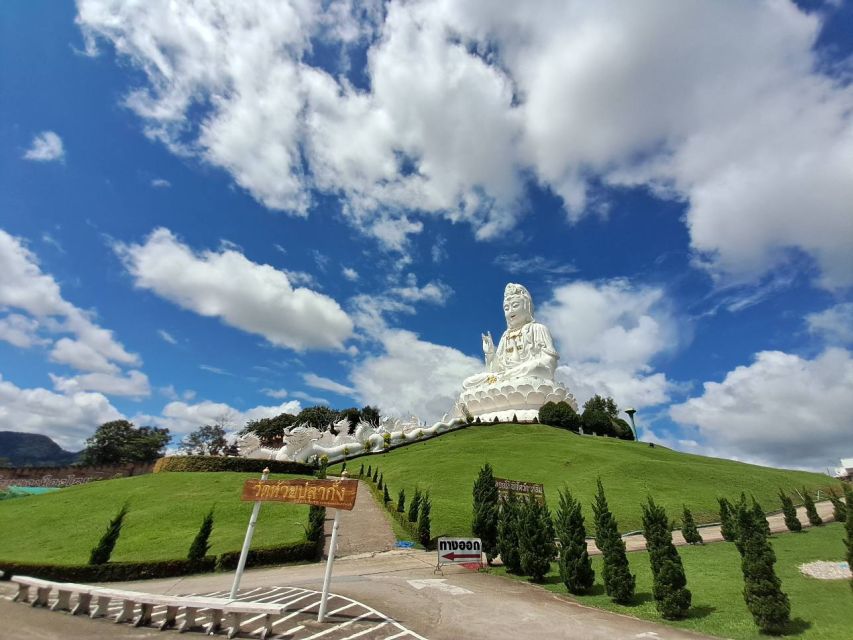 From Chiang Rai: Famous Temples and Golden Triangle Day Tour - Lunch With Khao Soi in the Middle of the Day