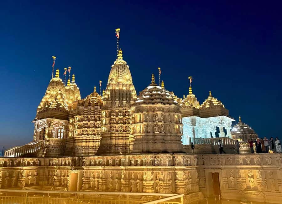From Dubai: BAPS Hindu Temple And Sheikh Zayed Mosque Tour - Heritage Village in 30 to 50 minutes