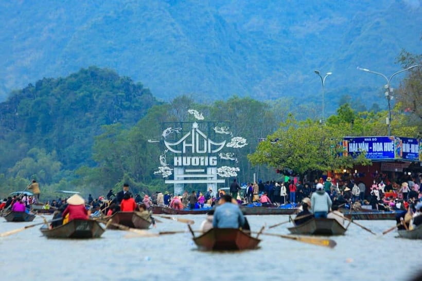From Ha Noi: Perfume Pagoda & Quang Phu Cau Incense Village - The morning drive from Hanoi to the Yen River