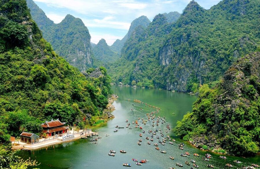 From Hanoi: Trang An & Bai Dinh Pagoda Full-Day Private Tour - Bai Dinh Pagoda and its monumental Buddhist art