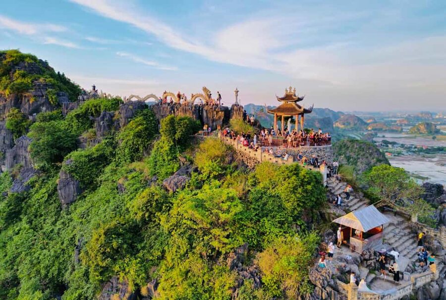 From Hanoi: Trang An Eco-tourism & Bai Dinh pagoda full day - A local buffet lunch between the major stops