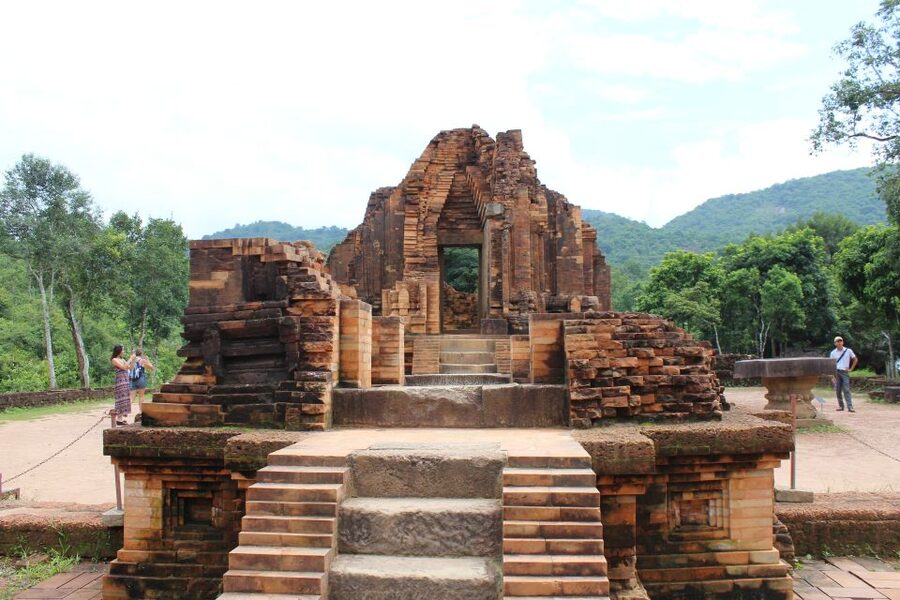 From Hoi An: Day Tour of My Son Temples and Marble Mountain - The Nhut Manh stone sculpture stop