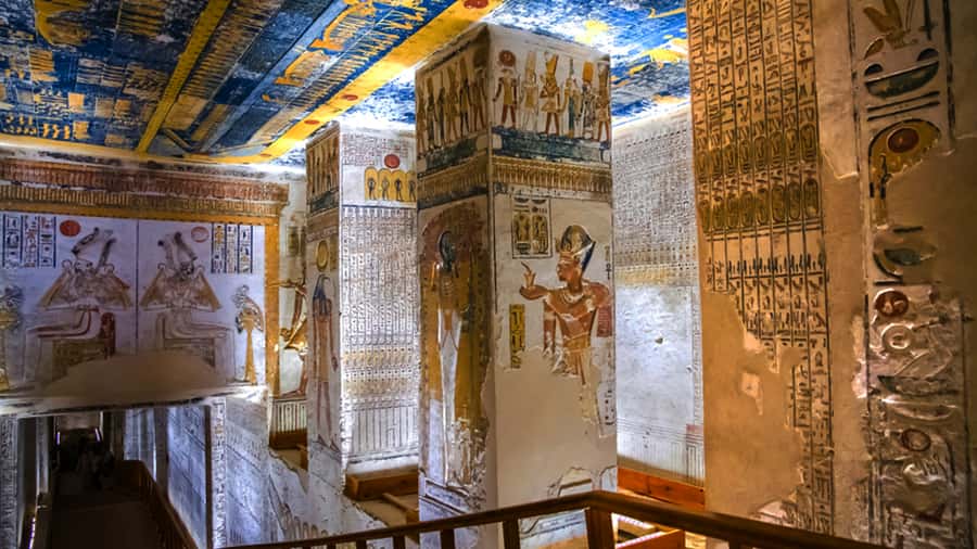 From Hurghada: Luxor Private Day Trip with Temple Tickets - Hatshepsut Temple and the story of a female ruler