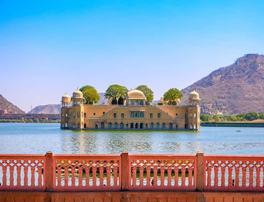 From Jaipur : Jaipur Sightseeing With Galta G Temple - Hawa Mahal: look up at Jaipur’s most famous facade