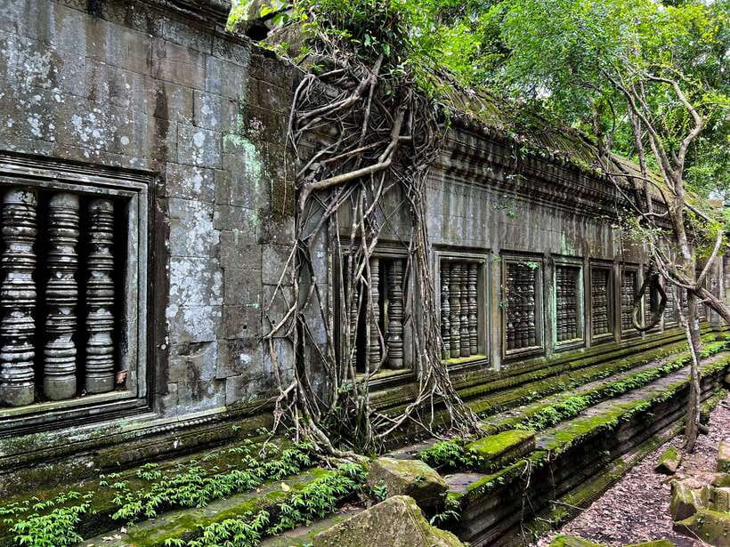 From Koh Ker: Full-Day Private Tour of Cambodian Temples - Lunch and the route toward Koh Ker