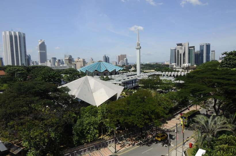 From Kuala Lumpur: Batu Caves Cultural Temple Tour - Batu Caves gives the tour its big moment
