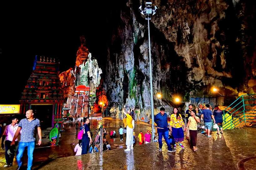 From Kuala Lumpur: Batu Caves Cultural Temple Tour - Thean Hou Temple is the prettiest stop