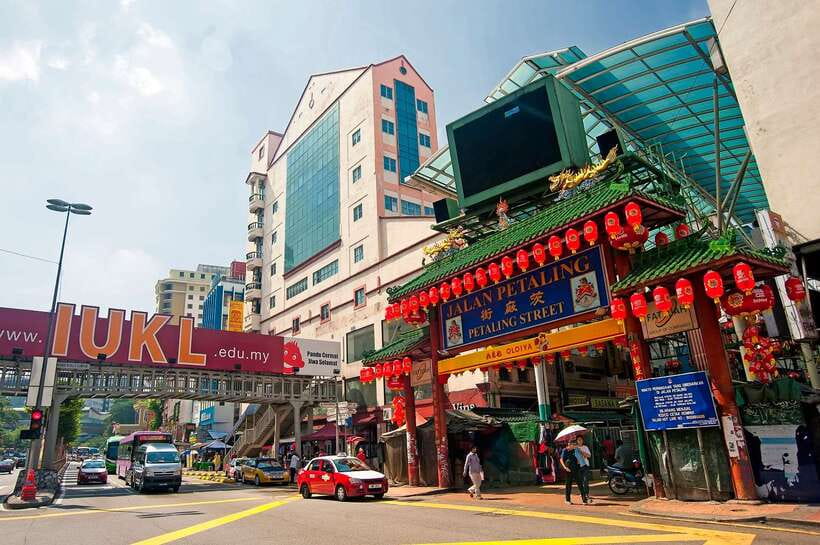 From Kuala Lumpur: Batu Caves Cultural Temple Tour - Chinatown is for food, browsing, and bargaining