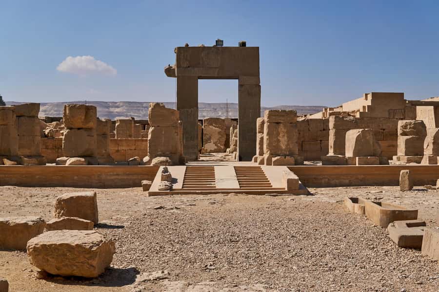 From Luxor: Day Trip to Dendera & Abydos Temples with Guide - Lunch in Upper Egypt, with an important warning