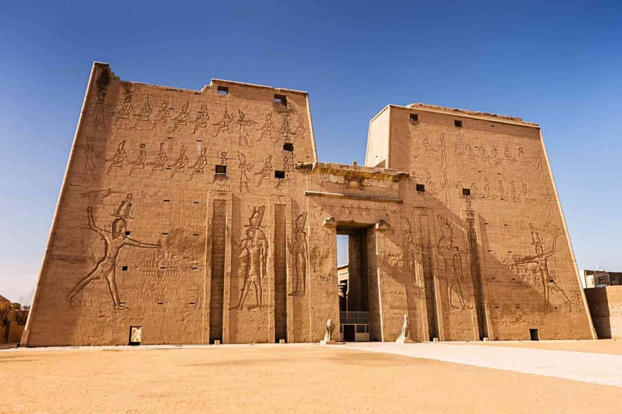 From Luxor: Private Edfu and Kom Ombo Temples Tour & Lunch - Guide languages and the quality of explanations