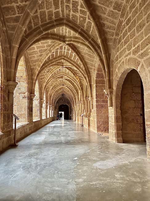 From Madrid: Discover the Monastery of Piedra and the Kingdom of Aragon - The monastery and its wine connection