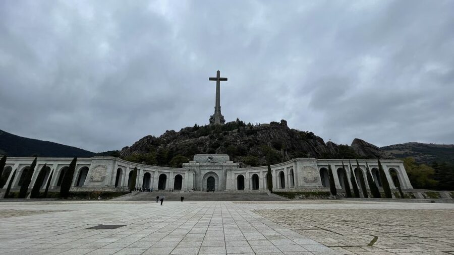 From Madrid: Escorial Monastery and the Valley of the Fallen - Leaving Madrid and reaching El Escorial