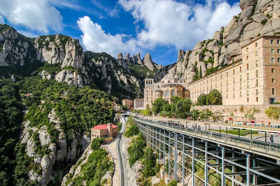 From Salou: Montserrat Monastery and Colonia Güell - How to use your free time at Montserrat