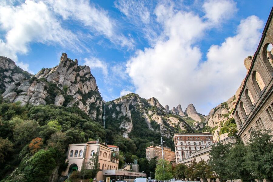 From Salou: Montserrat Monastery and Colonia Güell - Pickup points and the long day