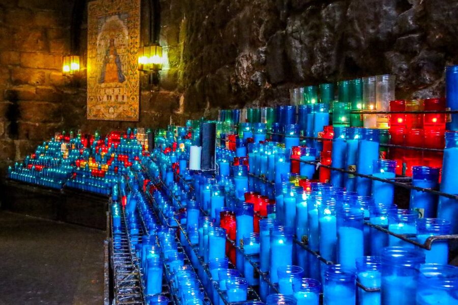 From Salou: Montserrat Monastery and Colonia Güell - Walking, hills, and access