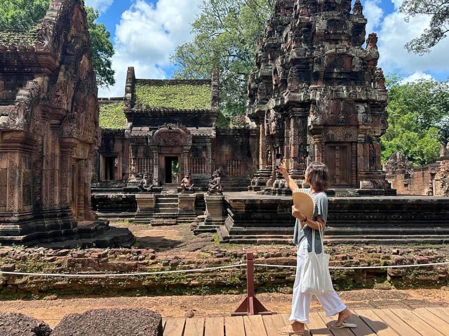 From Siem Reap: Banteay Srei Temple & Grand 5 Temple Tour - Ta Som: roots, gateways, and a memorable photograph