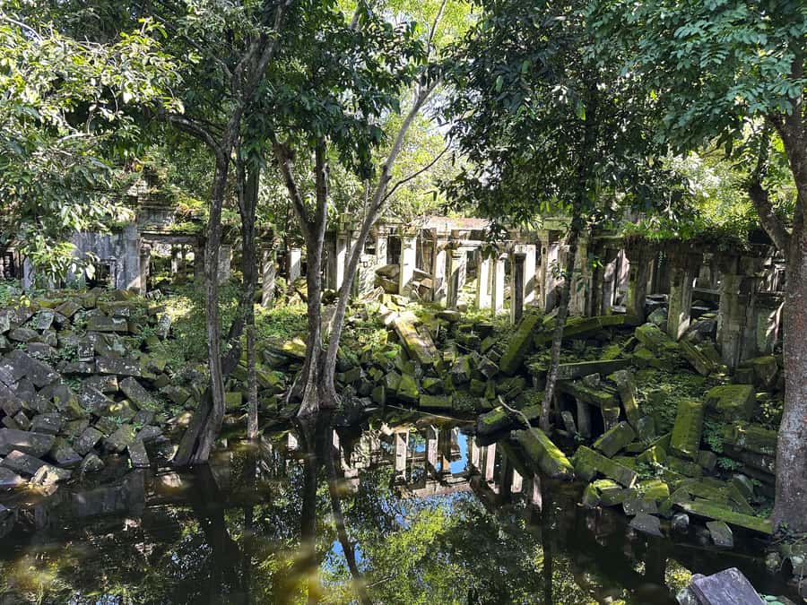From Siem Reap: Half-Day Tour to Beng Mealea Temple - Why Beng Mealea feels different from Angkor Wat