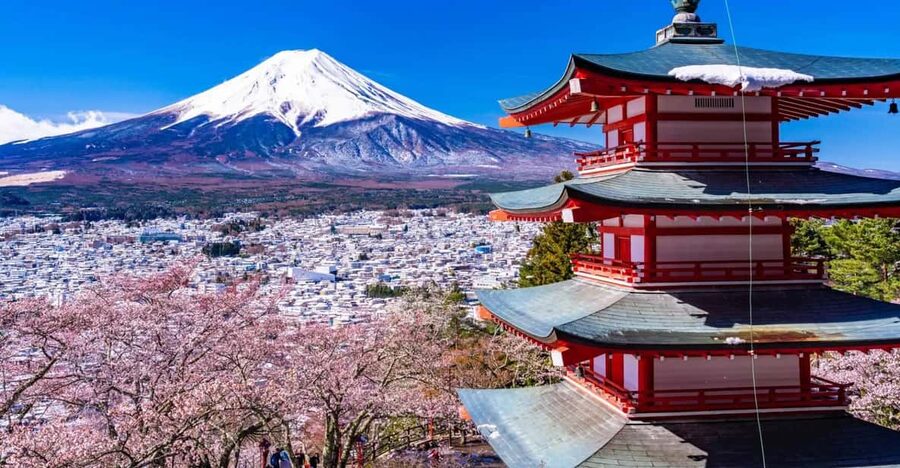 From Tokyo: Fuji Mountain Area - FujiQ - Lake Kawaguchiko - Chureito Pagoda - Key points at a glance