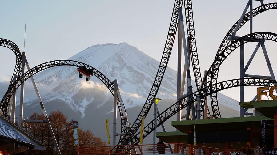 From Tokyo: Fuji Mountain Area - FujiQ - Lake Kawaguchiko - Chureito Pagoda - Fuji-Q Highland for a split-interest group