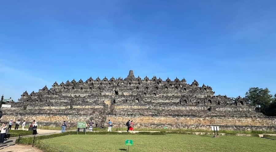 From Yogyakarta: Borobudur, Chicken Church & Mendut Temple - Why this eight-hour route works