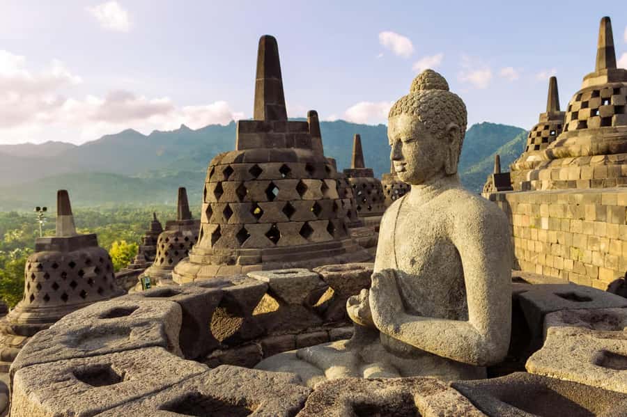 From Yogyakarta: Borobudur Half-Day Tour with Stupa Access - Entering Borobudur without the usual confusion