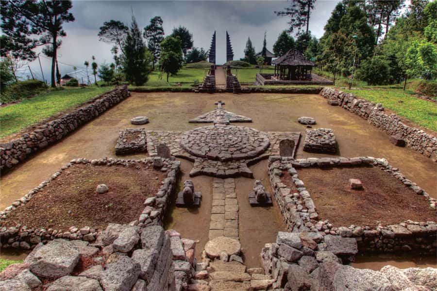 From Yogyakarta: Cetho, Sukuh Erotic Temple and Solo City - The three-hour journey toward Mount Lawu