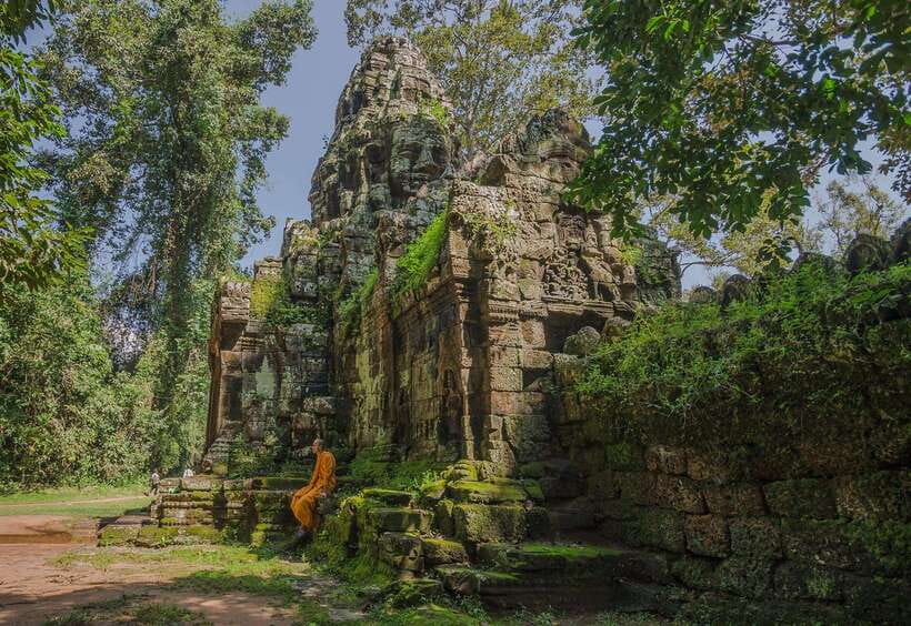 Full-Day Angkor Wat Sunrise and Sunset Private Tour - Phnom Bakheng sunset and the final climb