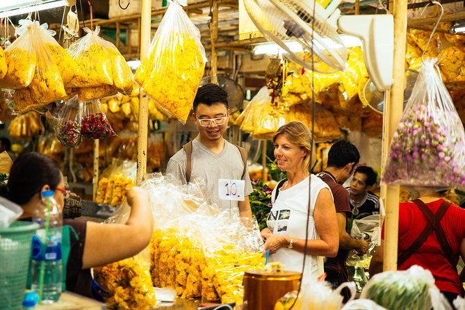 Full Day Bangkok PRIVATE City Tour With Locals - Wat Trimit & Wat Pho tickets - Crossing the Chao Phraya and stopping for lunch