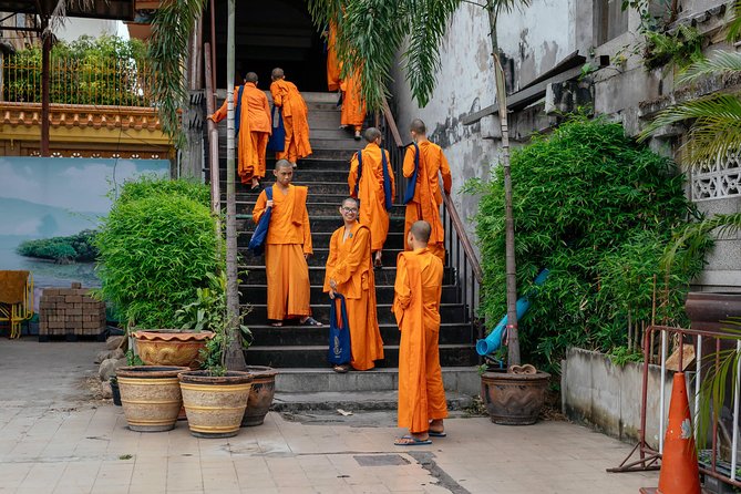 Full Day Bangkok PRIVATE City Tour With Locals - Wat Trimit & Wat Pho tickets - Walking, heat, and the real pace of the day